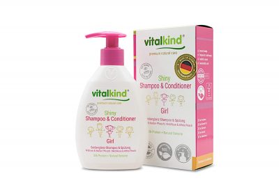 girl-shampoo